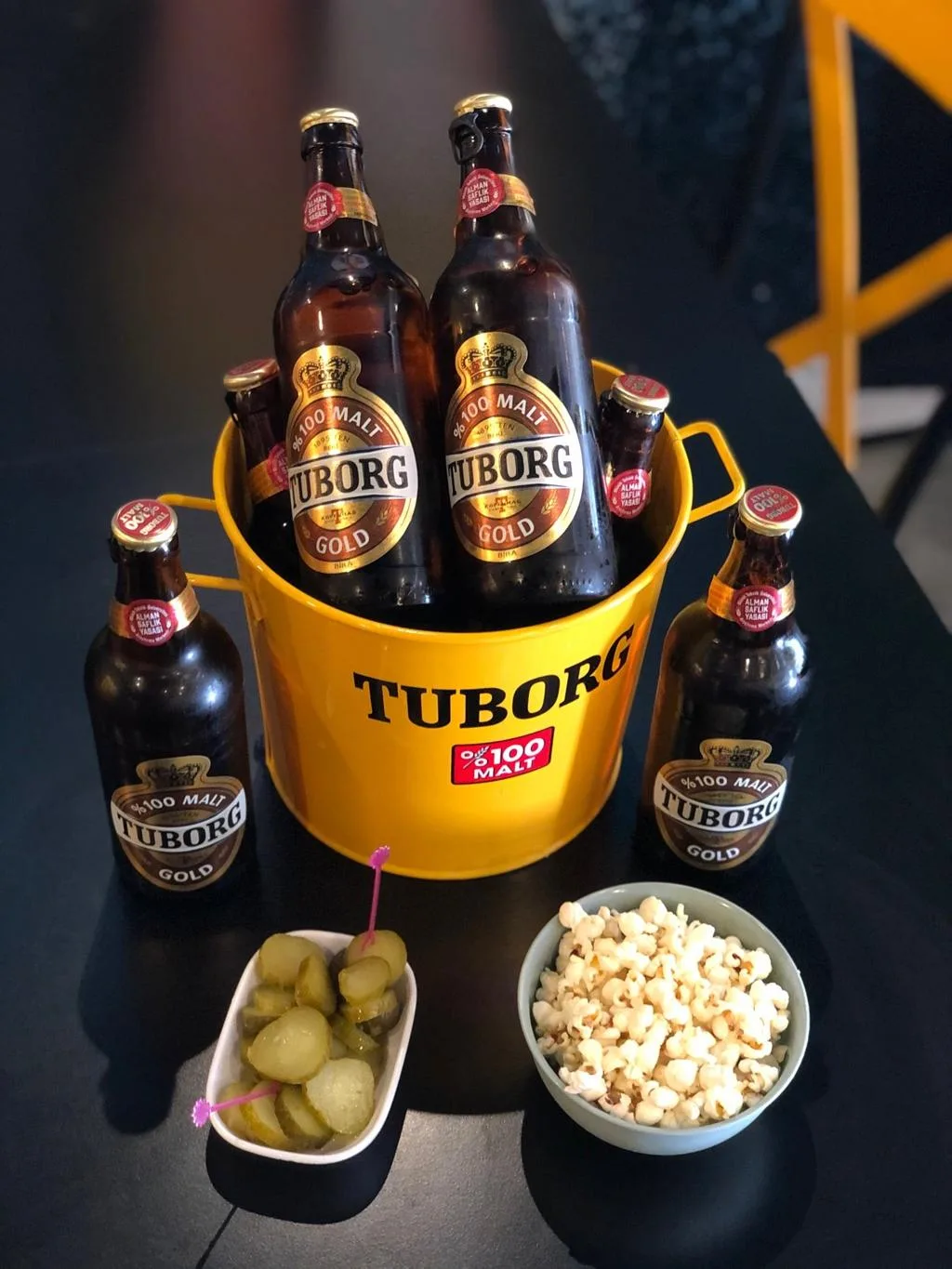 6'LI 50 CL TUBORG GOLD ŞİŞE YANINDA YER FISTIĞI VE HAVUÇ🍺🥜🥕