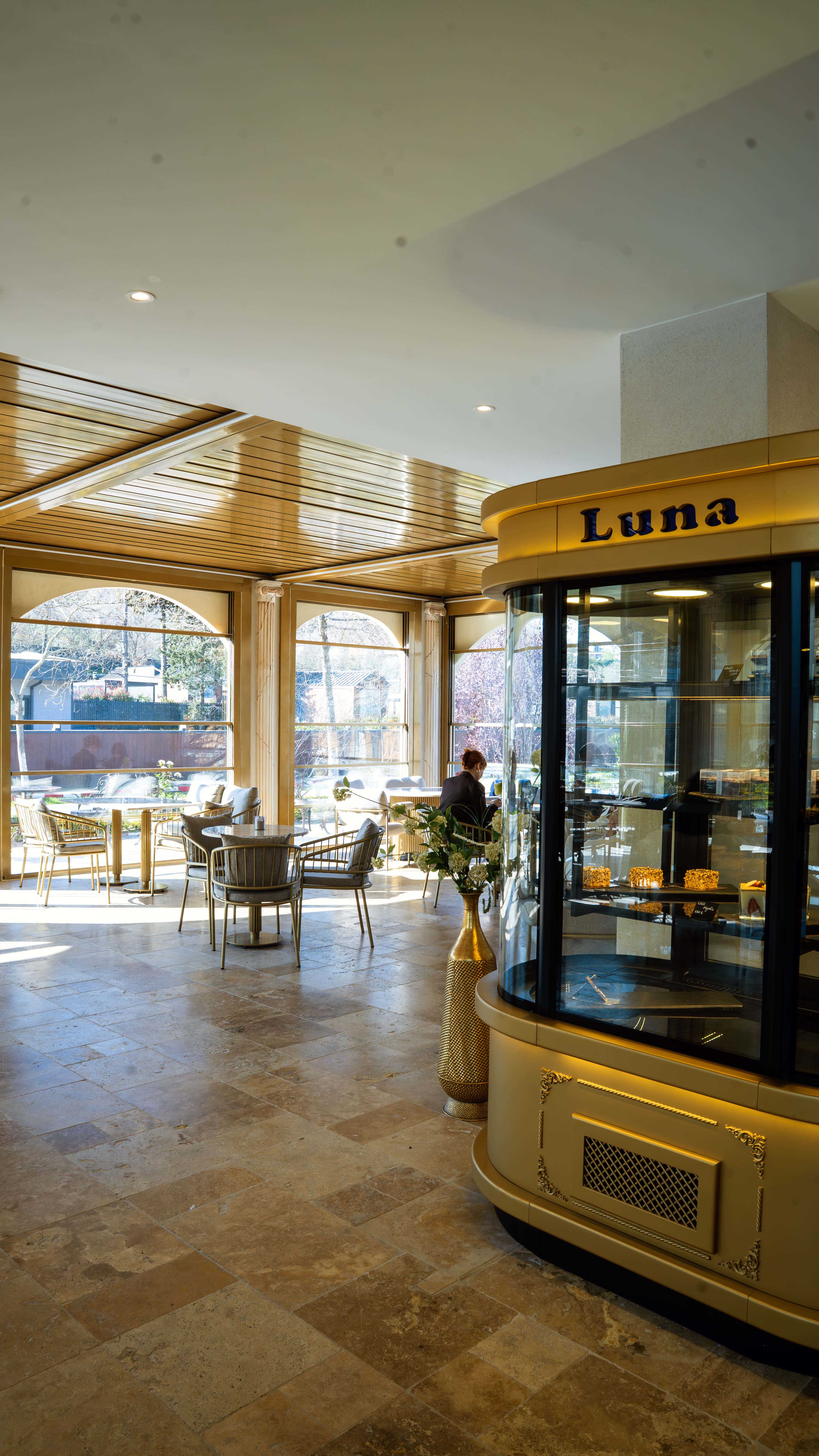 Luna Patisserie Kapak Görseli