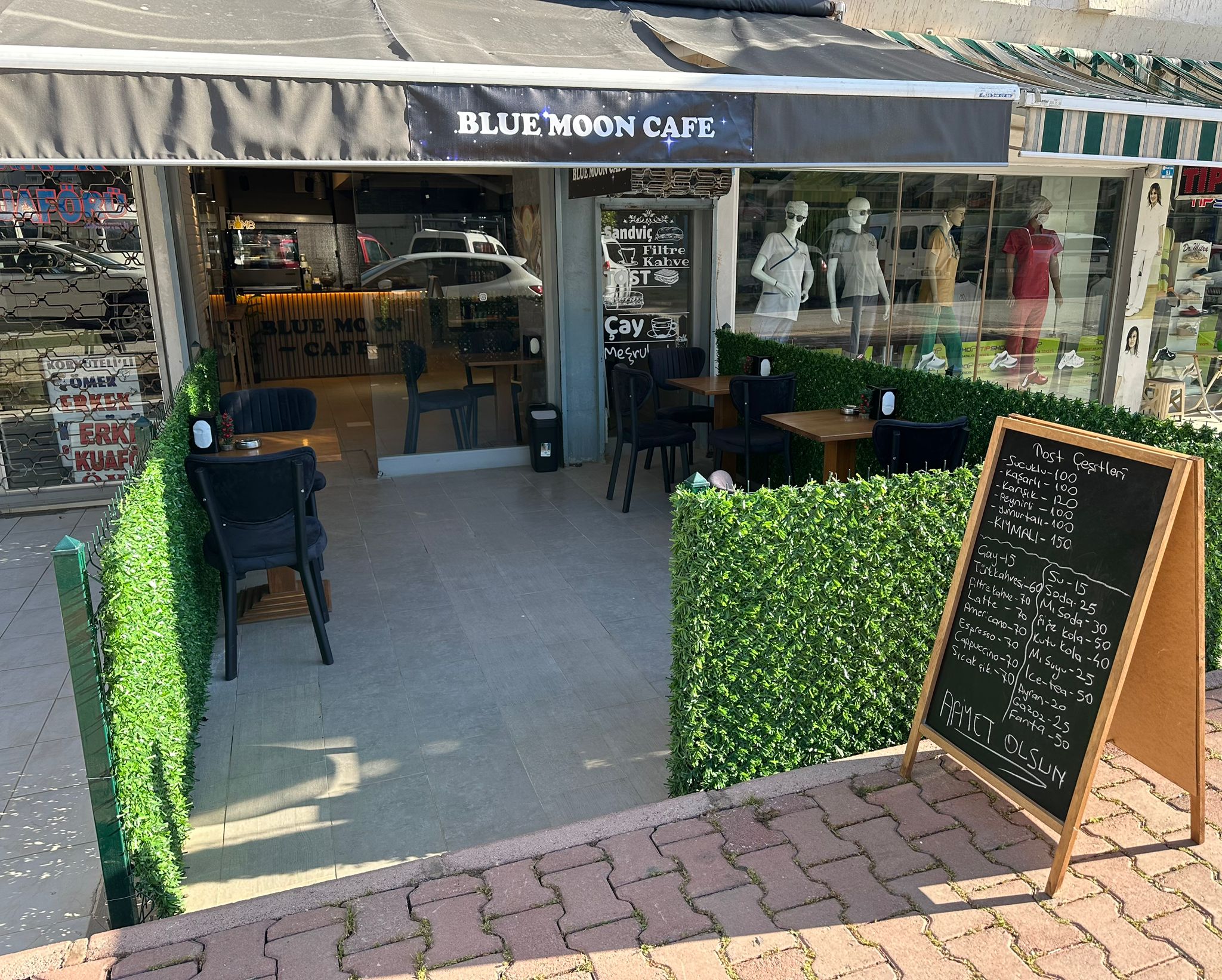 BLUE MOON CAFE Kapak Görseli