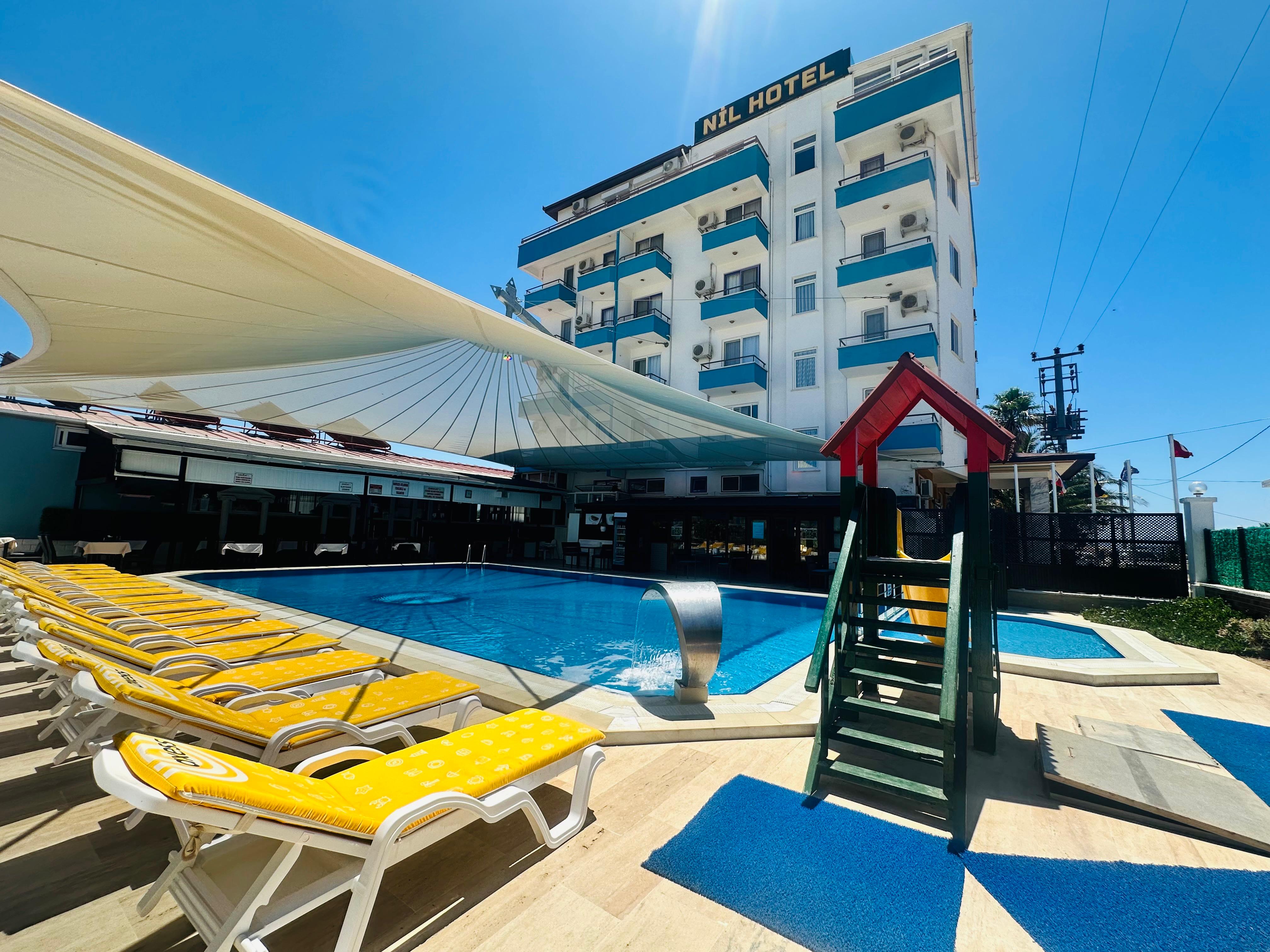 Nil Hotel Kapak Görseli
